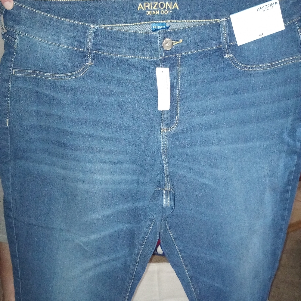 NWT ARIZONA JEAN CO - Plus 20 JUNIORS Medium Wash Denim Jeans  77% Cotton - Picture 3 of 13